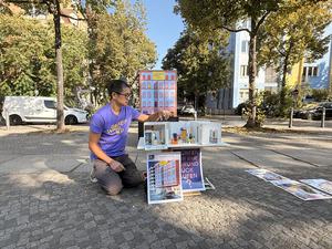 Architekt Van Bo Le-Mentzel stellt sein neues Projekt zur Lösung des Berliner Wohnungsmarkts in Kreuzberg vor.