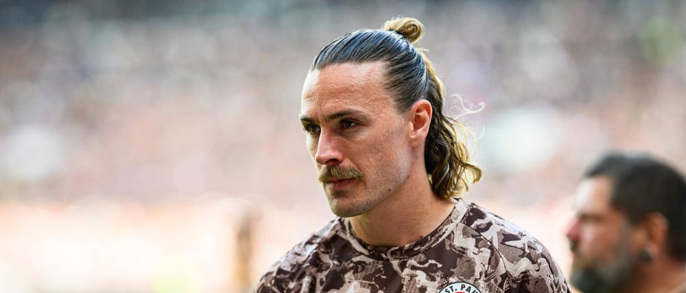 Derzeit nur als Zuschauer bei Spielen seines FC St. Pauli dabei: Kapitän Jackson Irvine.