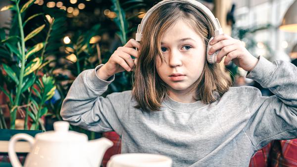 Kinder, bei denen Autismus früh diagnostiziert wird, entwickeln die Störung aus anderen Gründen als jene, die ihre Diagnose spät bekommen.   