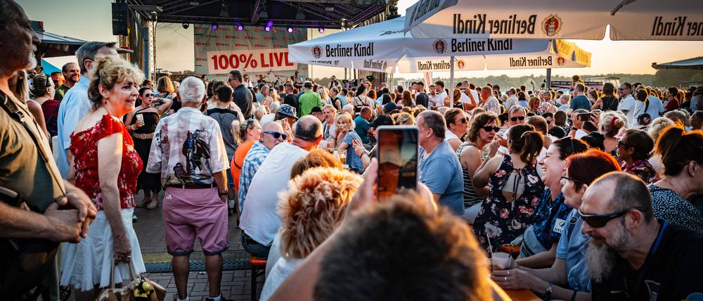 Beim Tegeler Hafenfest lief in Sachen Bier-Ausschank nicht alles, wie geplant. Nun äußern sich der Bezirk und der Veranstalter zu einer Beschwerde.