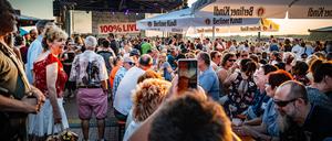 Beim Tegeler Hafenfest lief in Sachen Bier-Ausschank nicht alles, wie geplant. Nun äußern sich der Bezirk und der Veranstalter zu einer Beschwerde.