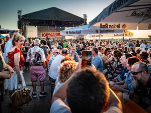 Beim Tegeler Hafenfest lief in Sachen Bier-Ausschank nicht alles, wie geplant. Nun äußern sich der Bezirk und der Veranstalter zu einer Beschwerde.