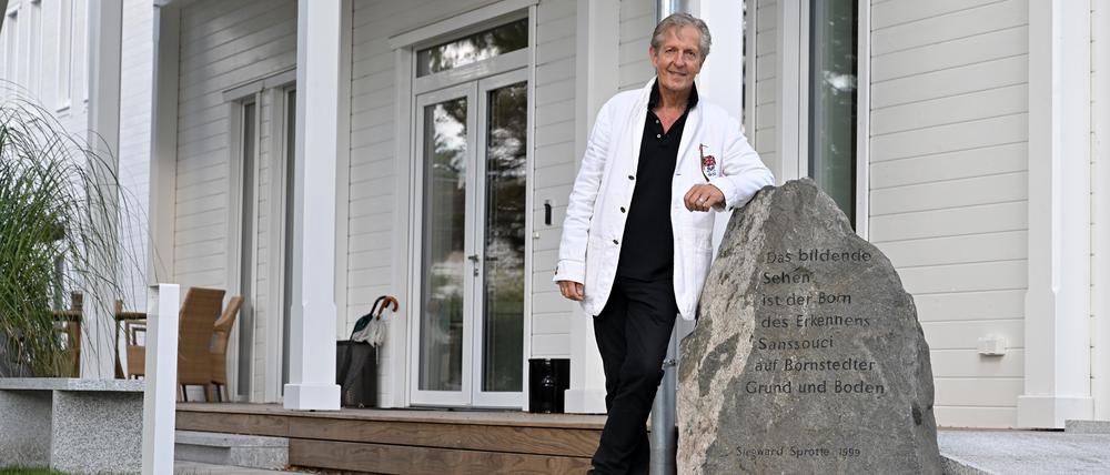 Armin Sprotte, Galerist und Sohn des Potsdamer Malers und Ehrenbürgers Siegward Sprotte, vor dem neuen Domizil in Bornstedt.
