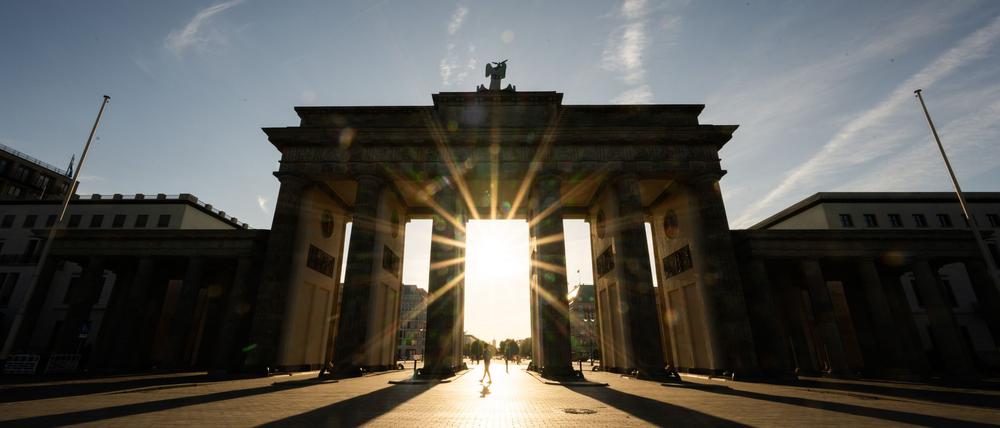 Hier ist am Donnerstagmittag mehr los - das Brandenburger Tor