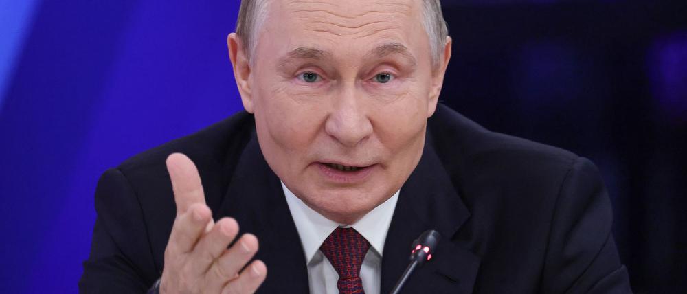 Der russische Präsident Wladimir Putin spricht während einer Sitzung auf dem Forum der Welt-Atomwoche in der Ausstellung der Errungenschaften der Volkswirtschaft (VDNKh) in Moskau. Foto: Evgenia Novozhenina/Pool Reuters/AP/dpa +++ dpa-Bildfunk +++
