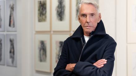 Wolfgang Joop in der Ausstellung zu seinem Lebenswerk im Kunstraum in Potsdam.