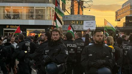 Laut der Berliner Polizei nahmen rund 800 Menschen an der Demonstration teil.