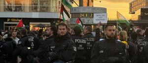 Laut der Berliner Polizei nahmen rund 800 Menschen an der Demonstration teil. 