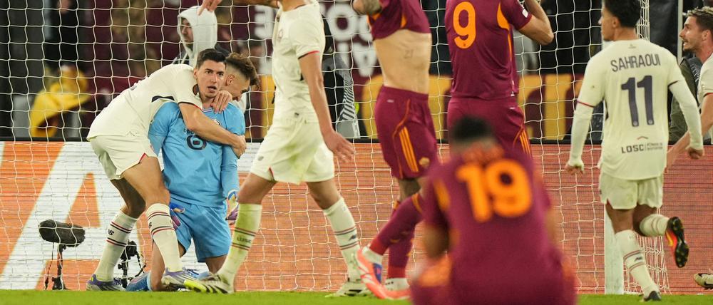 Lilles Keeper Berke Özer wurde gegen die AS Rom zum gefeierten Matchwinner.