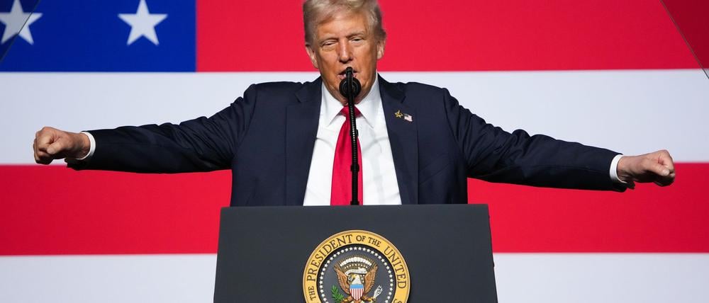 Trump wünscht, dass die Unis verbieten, was „konservative Ideen bestrafen, herabsetzen oder sogar Gewalt gegen sie anstiften könnte“.  