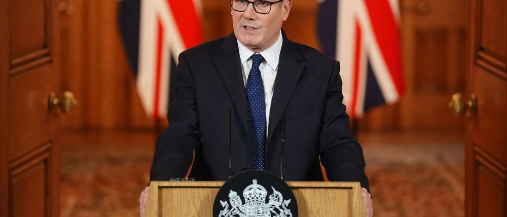 Der britische Premier Keir Starmer hat sich nach dem tödlichen Angriff auf eine Synagoge in Manchester besorgt gezeigt über wachsenden Antisemitismus in seinem Land. 