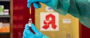 Die Grippeimpfung holt man sich einmal im Jahr im Herbst. (Symbolbild)