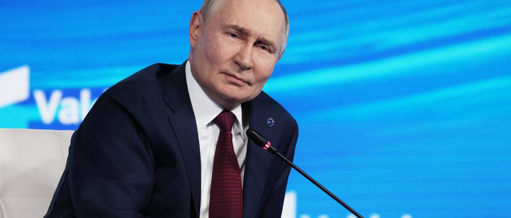 Der russische Staatschef Wladimir Putin ist bei seinem Auftritt beim „Waldai“-Forum zu sehen.