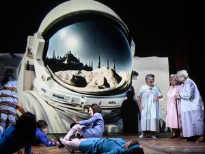 DAS ROTE HAUS von Till Briegleb & Ersan Mondtag, Maxim Gorki Theater 2025Credit: Thomas Aurin