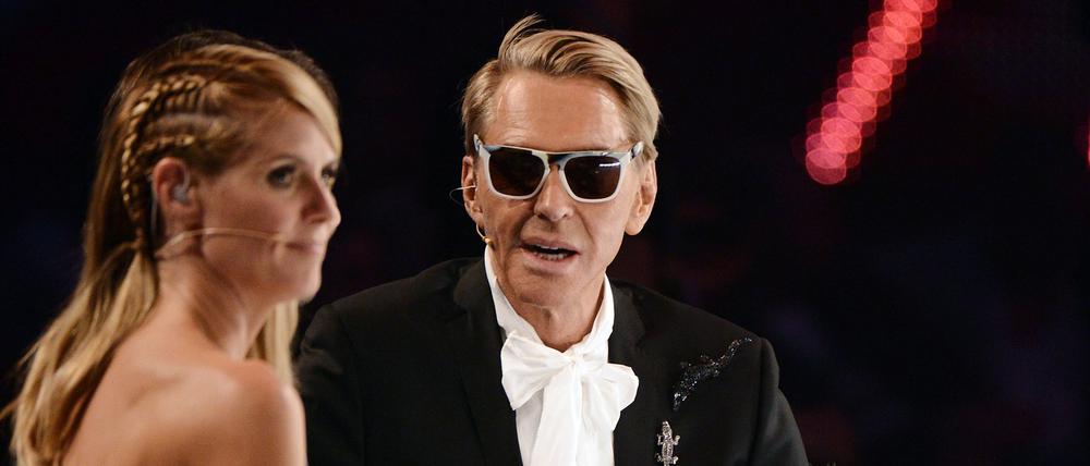 Wolfgang Joop sitzt neben Heidi Klum beim Finale der Fernsehshow „Germany’s next Topmodel“. (Archiv)