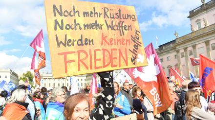 Zu einer Friedensdemo in Berlin kamen Tausende Menschen zusammen.  