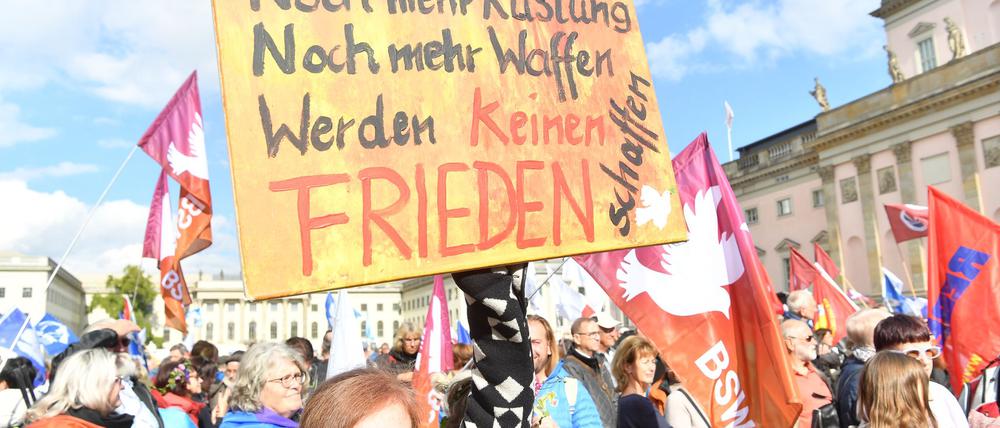 Zu einer Friedensdemo in Berlin kamen Tausende Menschen zusammen.  
