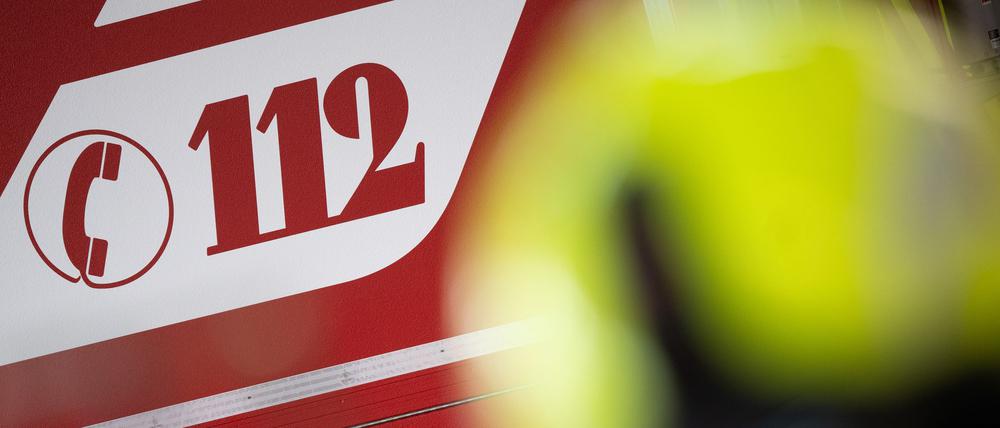 Einsatz für die Feuerwehr am Feiertag im Mühlenbecker Land. Warum geriet ein leeres Geschäftshaus in Brand? (Symbolbild)