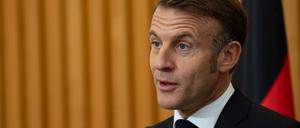 Der französische Präsident Emmanuel Macron beim Festakt zum 35. Jahrestag der Wiedervereinigung am Freitag in Saarbrücken. 