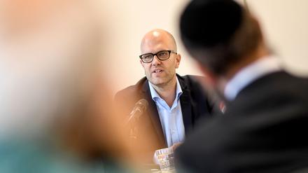 Berlins Antisemitismusbeauftragter Samuel Salzborn sieht jüdisches Leben in Berlin vielfältig bedroht. (Archivbild)