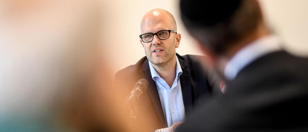 Berlins Antisemitismusbeauftragter Samuel Salzborn sieht jüdisches Leben in Berlin vielfältig bedroht. (Archivbild)