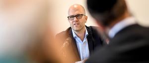 Berlins Antisemitismusbeauftragter Samuel Salzborn sieht jüdisches Leben in Berlin vielfältig bedroht. (Archivbild)