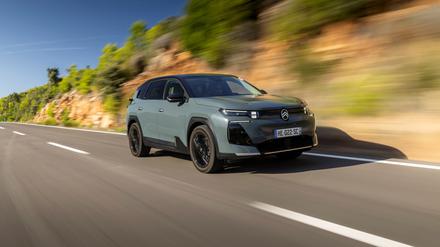 Kraftvoll und elegant: Der neue C5 Aircross kommt nun mit einem kantigeren und zugleich schlichteren Design.  
