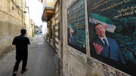 Wahlplakate von Henry Hamra, einem syrisch-amerikanischen Parlamentskandidaten. Er wäre, wenn er  am 5. Oktober gewählt wird, der erste jüdische Vertreter im syrischen Parlament seit Ende der 1940er Jahre.