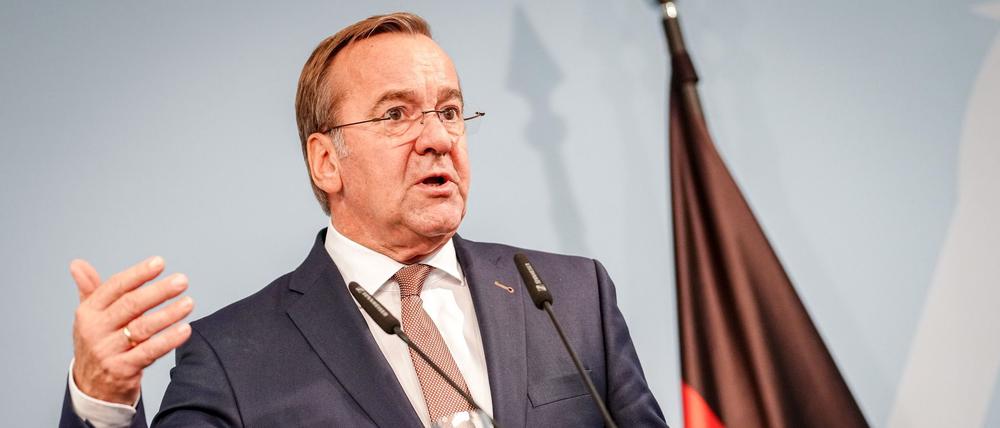 Boris Pistorius (SPD), Bundesminister der Verteidigung, gibt im Verteidigungsministerium eine Pressekonferenz. 