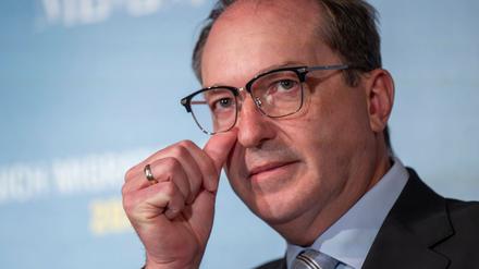 Bundesinnenminister Alexander Dobrindt will beim Thema Migration weiter Druck machen und die europäische Asylpolitik „schärfen und härten“ - konkrete Ergebnisse gab es beim Treffen mit seinen Amtskollegen in München aber keine. 