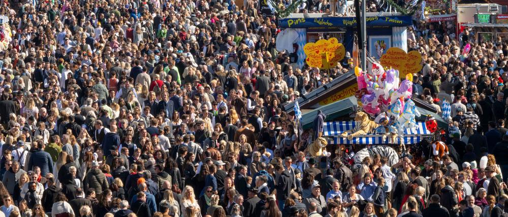 Gleich an zwei Tagen musste die Wiesn wegen Überfüllung geschlossen werden. 