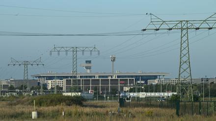 Angesichts zunehmender Drohnensichtungen - auch am Flughafen BER - wird über die Abwehr diskutiert. (Archivbild)