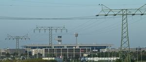 Angesichts zunehmender Drohnensichtungen - auch am Flughafen BER - wird über die Abwehr diskutiert. (Archivbild)