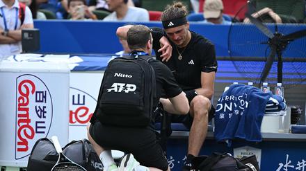 Und wieder ein Problem mit seinem Körper. Alexander Zverev beim Turnier in Shanghai.