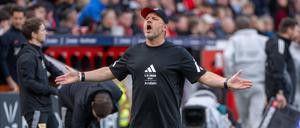 Trainer Steffen Baumgart war mit einigen Gesängen der Union-Fans in Leverkusen nicht einverstanden.