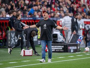 Trainer Steffen Baumgart war mit einigen Gesängen der Union-Fans in Leverkusen nicht einverstanden.