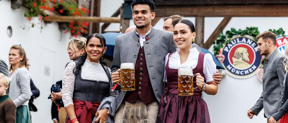 Neu-Stürmer Luis Díaz kann sich auf dem Oktoberfest feiern lassen.