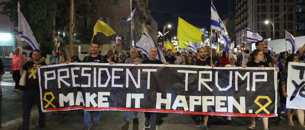 Seit Monaten protestieren Tausende Israelis für die Freilassung der Geiseln – und kritisieren die eigene Regierung, dafür zu wenig zu tun.