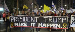 Seit Monaten protestieren Tausende Israelis für die Freilassung der Geiseln – und kritisieren die eigene Regierung, dafür zu wenig zu tun.