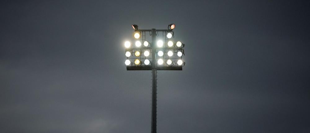 Beim Spiel zwischen Köln und Leverkusen in der Frauen-Bundesliga war das Flutlicht ausgefallen. (Archivbild)