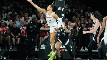 Satou Sabally (in weiß) verliert auch das zweite Spiel der Finalserie