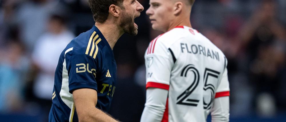 Thomas Müller (links) hatte beim 4:1 mit Vancouver viel zu Jubeln.