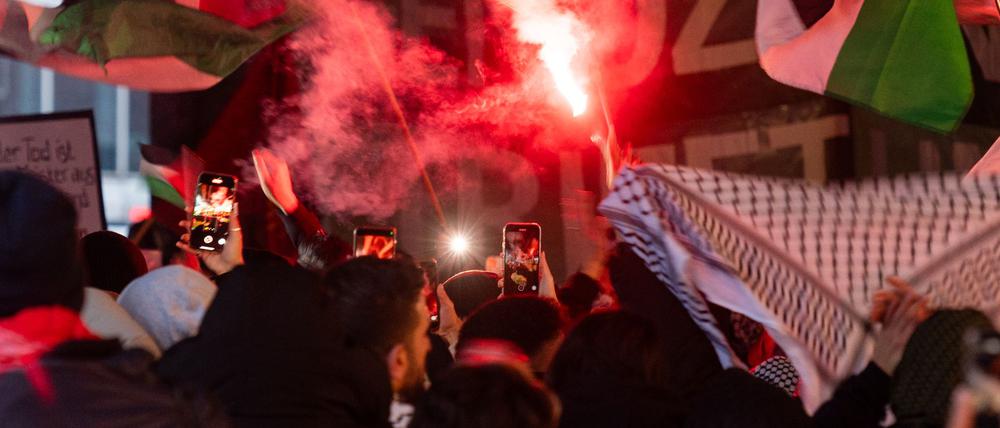 Die Polizei zählte in den vergangenen zwei Jahren insgesamt 1.686 Demonstrationen, in der Mehrzahl propalästinensische.