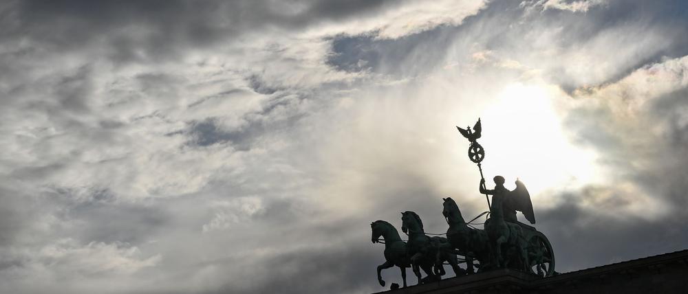 Zum Wochenstart werden in Berlin und Brandenburg viele Wolken erwartet. (Symbolfoto) 