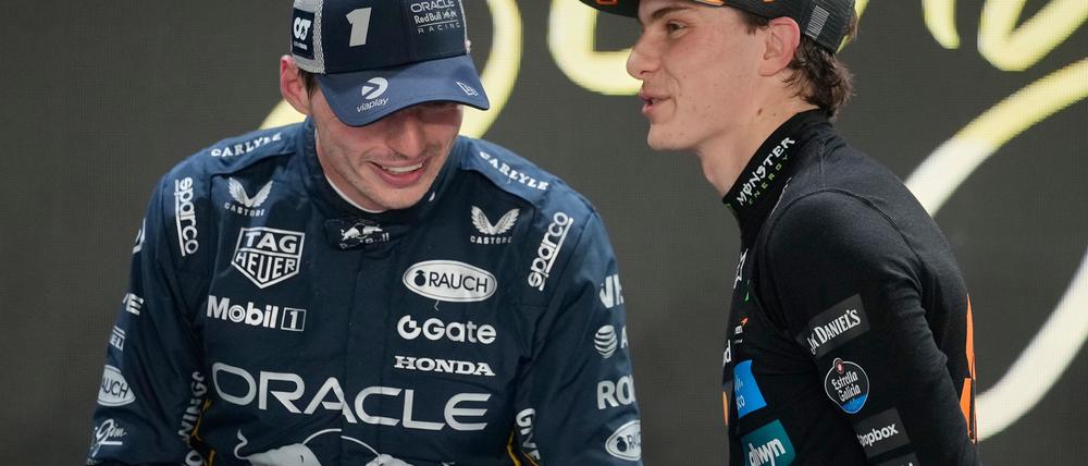 Wird für WM-Spitzenreiter Oscar Piastri (r) Titelverteidiger Max Verstappen noch zur Gefahr?