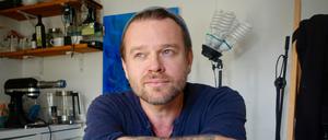 Kalligrafiekünstler Gabriel Wolff in seinem Atelier