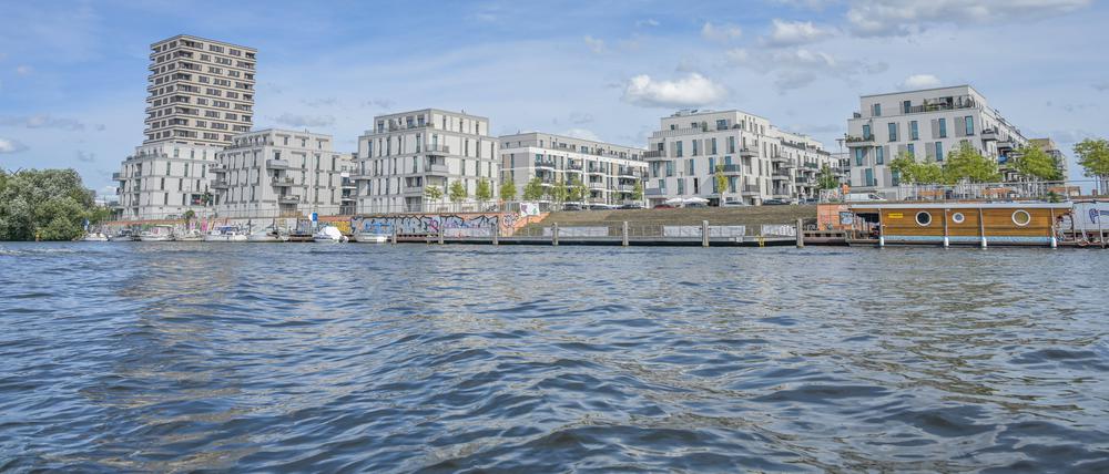 Am östlichen Ufer der Oberhavel, im Spandauer Stadtteil Haselhorst, entsteht bis 2027 ein neuer Stadtteil. Das Projekt Berliner Waterkant der Gewobag schafft eigenen Angaben zufolge rund 2500 neue Wohnungen.