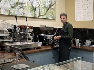 Süßes nach persischem Geschmack: In der Patisserie Alireza in der Hufelandstrasse zeigt sich der Wandel der historischen Ladenmeile von Prenzlauer Berg.