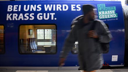Ein Zug der Linie RE7 macht künftig Werbung für die Lausitz.
