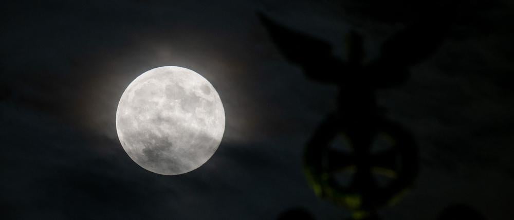 Der Mond kommt der Erde näher. (Archivbild)